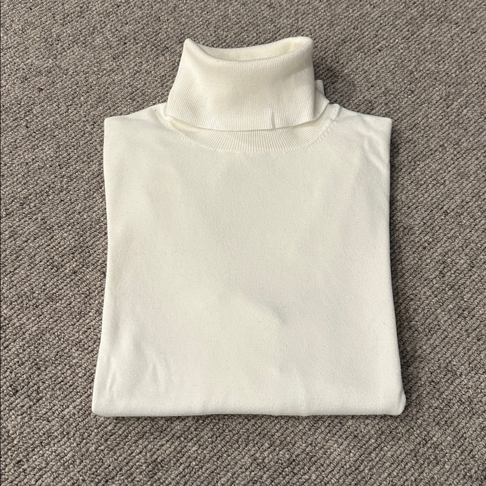 Banana Republic White Turtleneck Sweater with Ribbing Detail - Womens Size Small